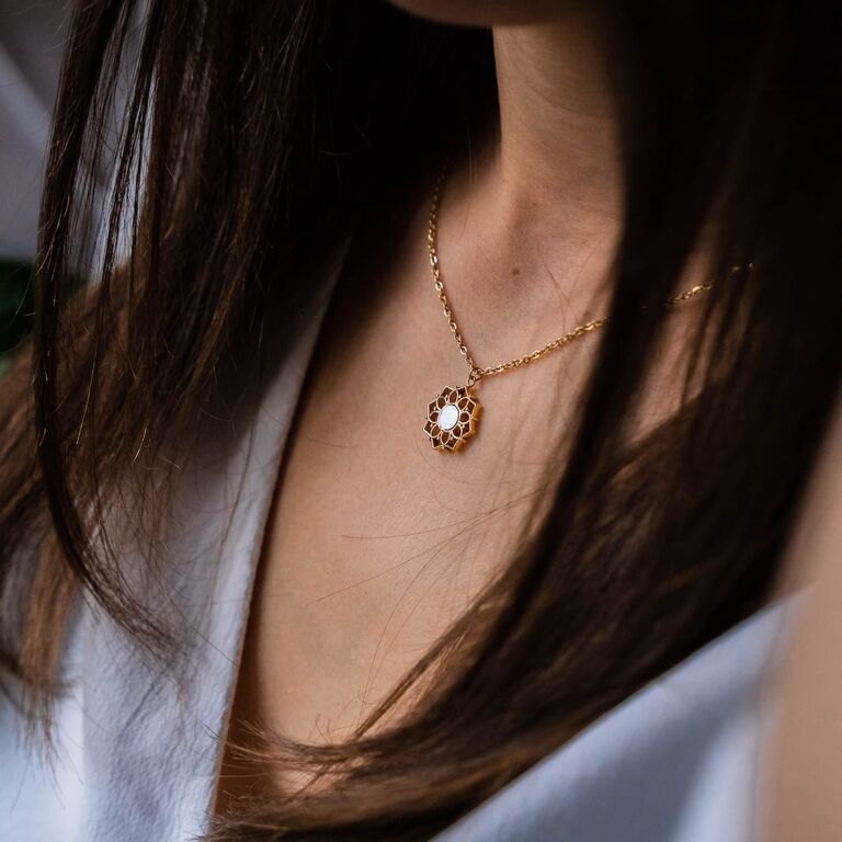 Composition Necklace (White Nacre/Gold)