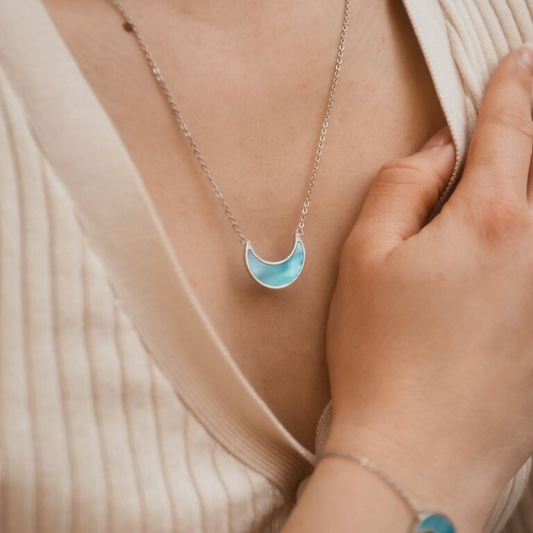 Hue Necklace (Blue Nacre/Silver)